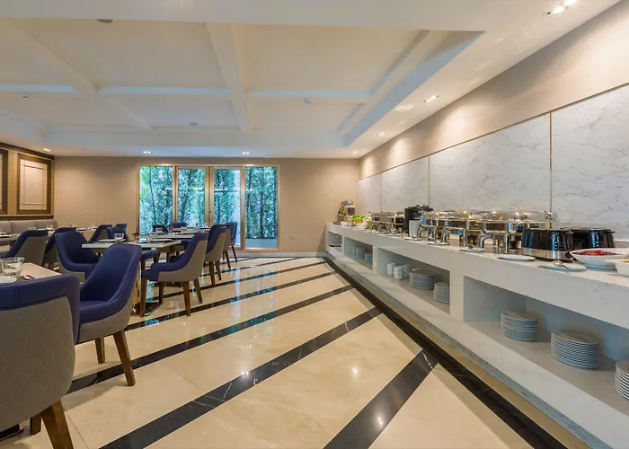 Glow Sukhumvit 5 Hotel 4*