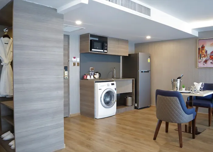 Glow Sukhumvit 5 Hotel 4*