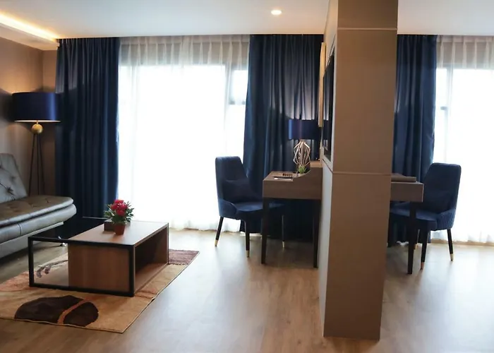 Glow Sukhumvit 5 Hotel