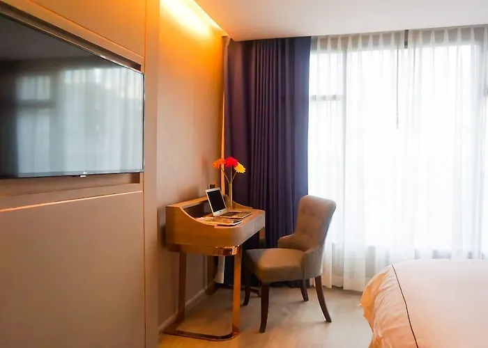 Glow Sukhumvit 5 Hotel 4*